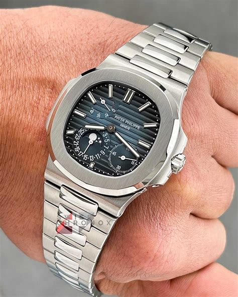 patek philippe nautilus 5712/1a-001|patek philippe nautilus day date.